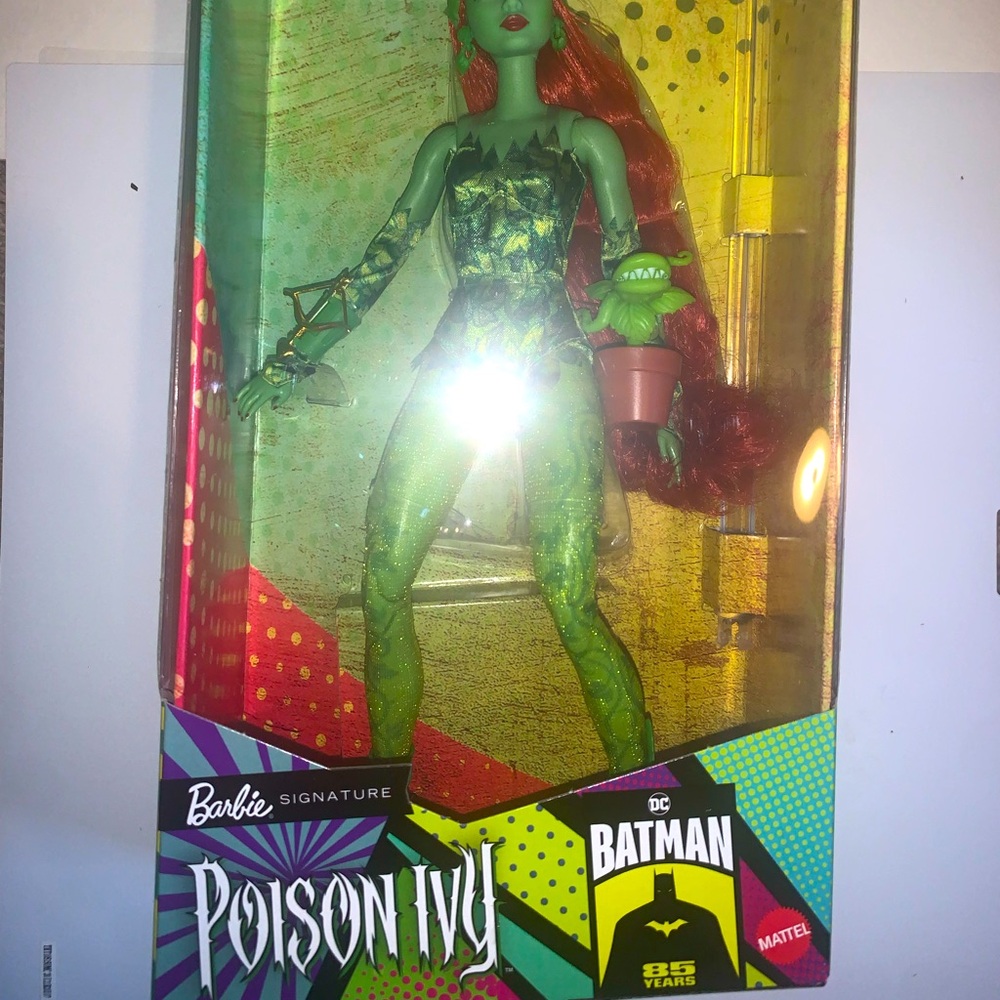 2024 BARBIE SIGNATURE POISON IVY COLLECTOR DOLL BATMAN 85TH ANNIVERSARY HRM51